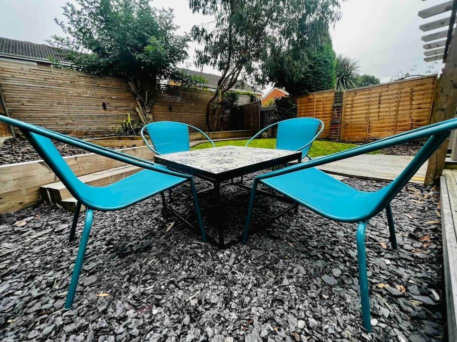 Entire Modern House In Tamworth - 2 Double Beds + Free Parking Villa Exterior photo